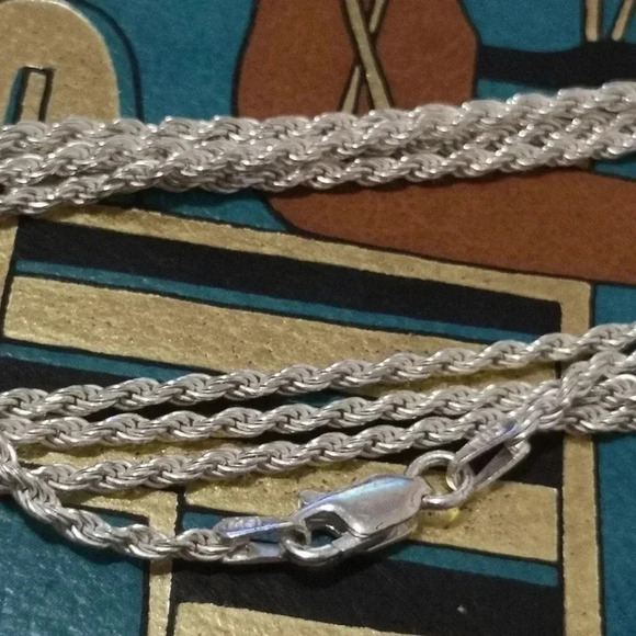 Elegant Silver Necklace - Picture 3 of 3